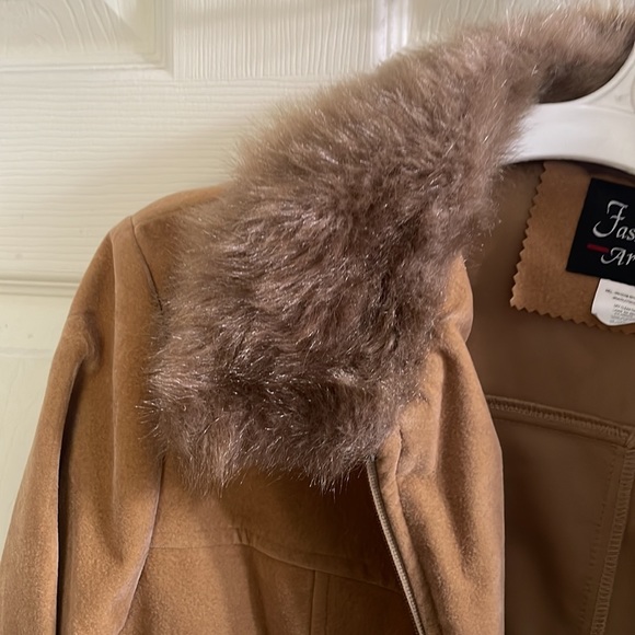 Womens fur jacket - Picture 3 of 3